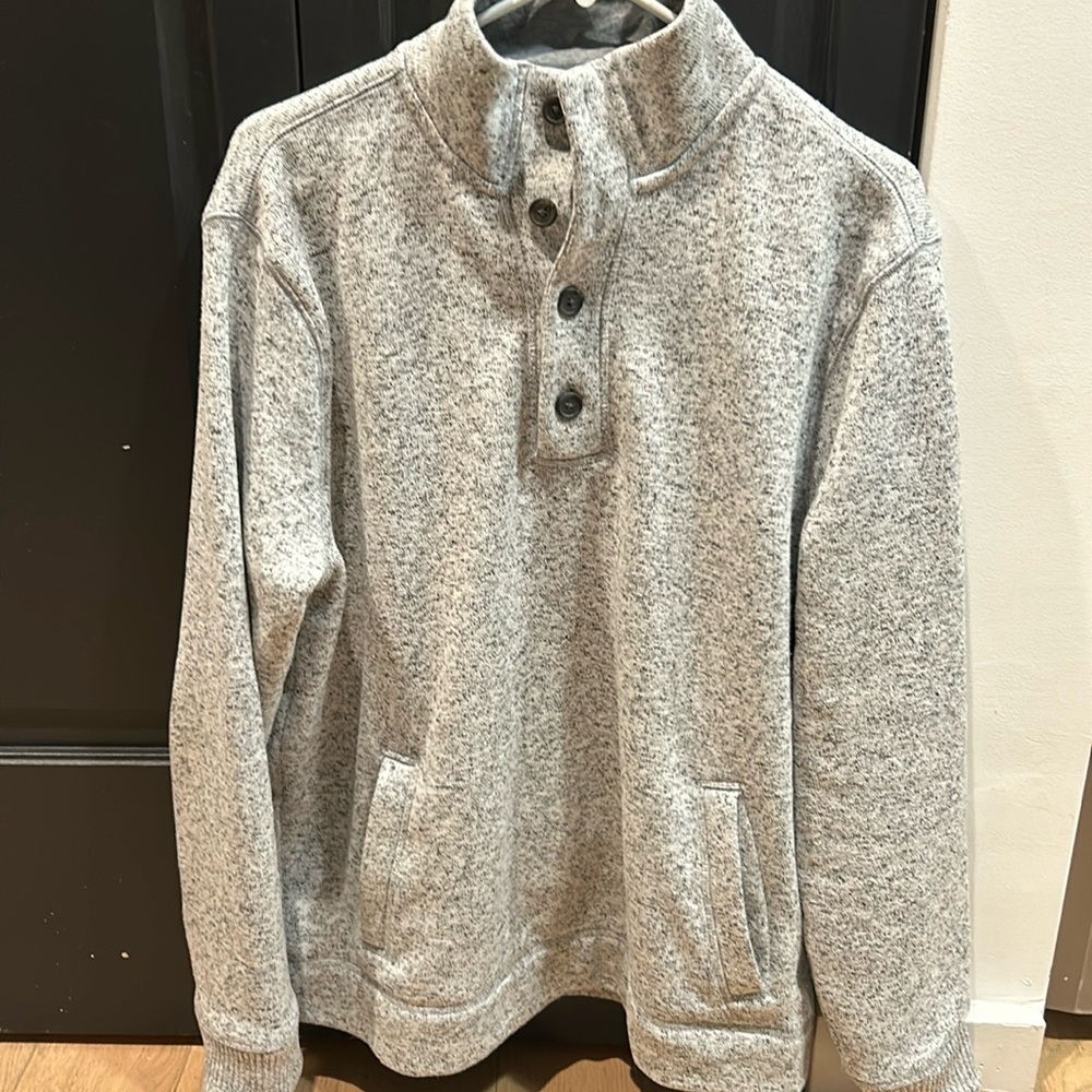 Men’s Banana Republic Gray Sweater. Size Large. Great Condition